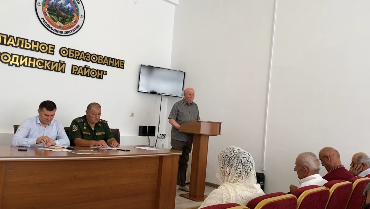 Вопрос воинского учета и набора граждан на военную службу в Вооруженные силы РФ обсудили в администрации района